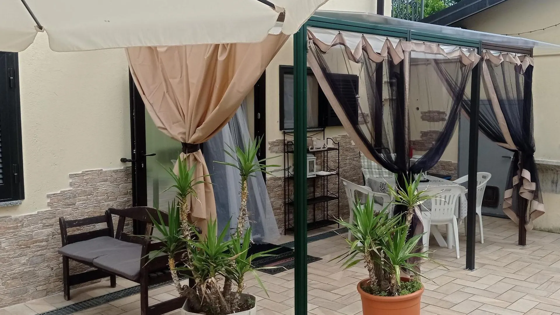 villa verde bed&breakfast Uggiate Italië