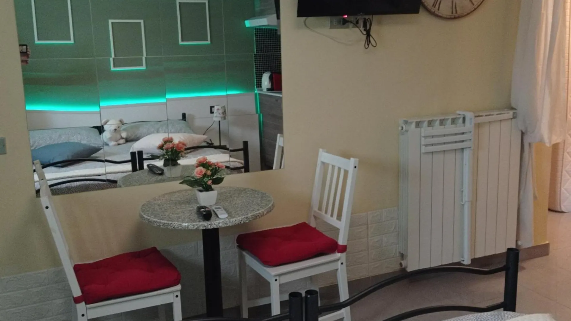 Villa Verde Bed And Breakfast Uggiate-Trevano Apartment