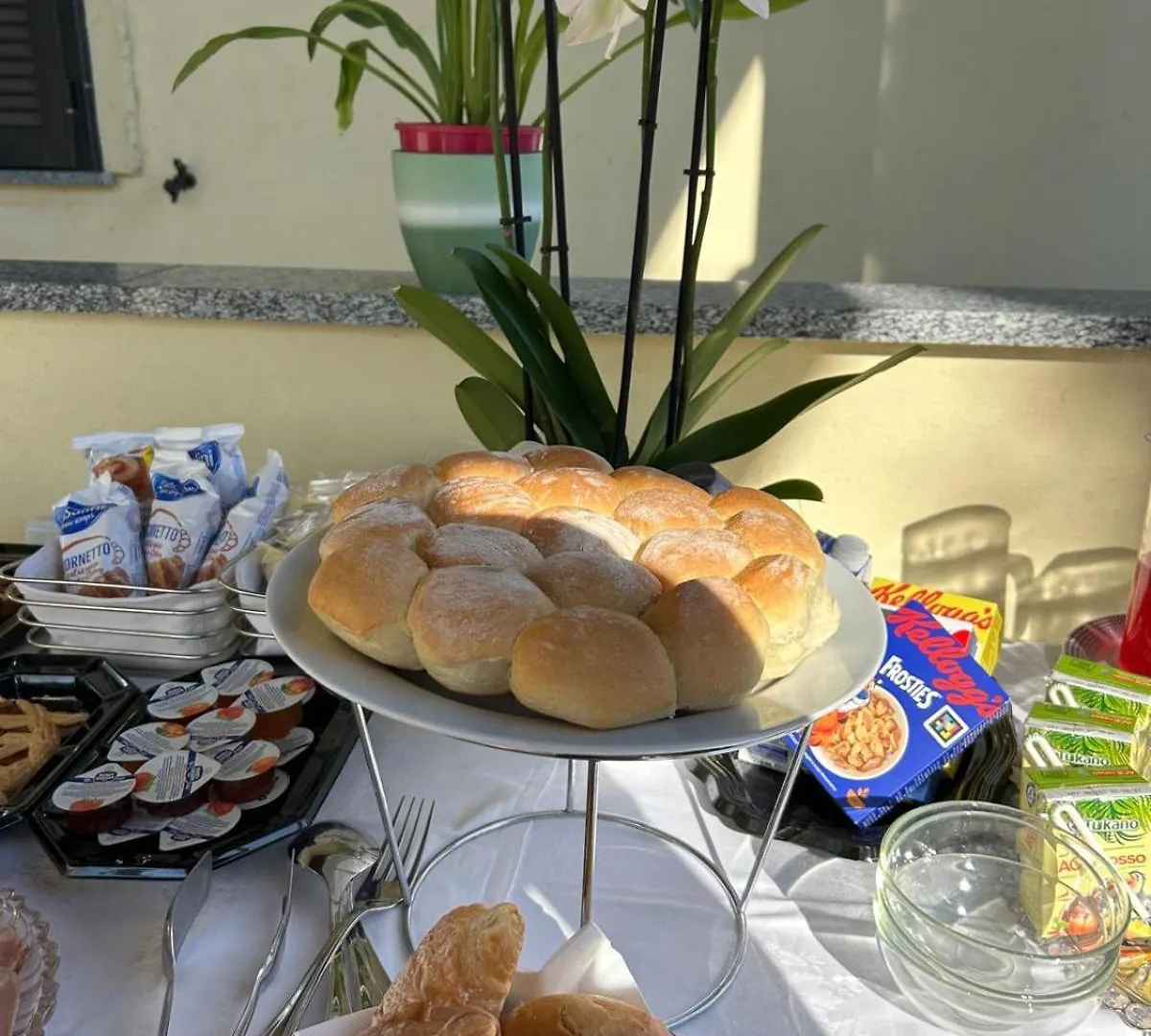 Appartement villa verde bed&breakfast Uggiate Italië