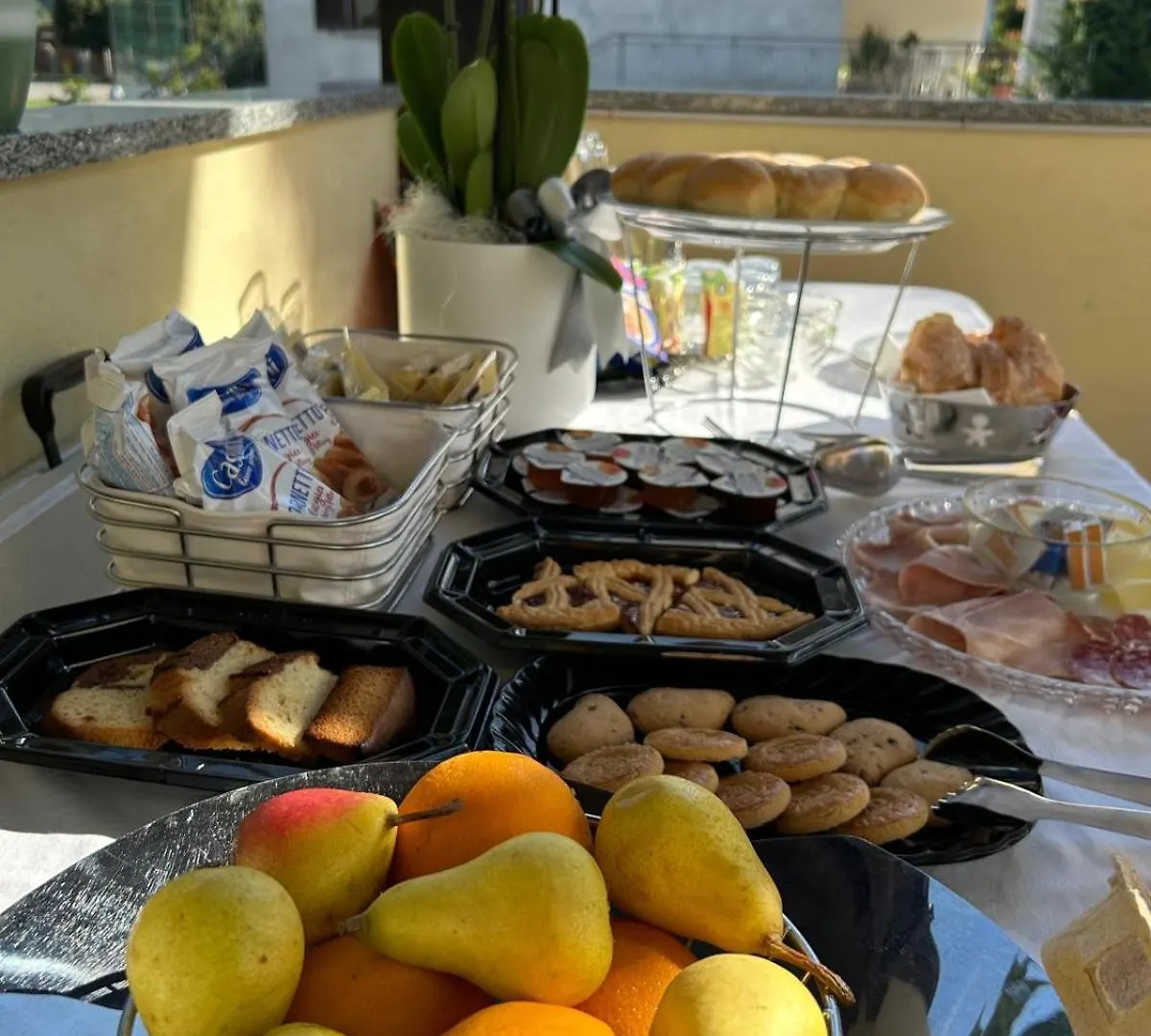 Apartment Villa Verde Bed And Breakfast Uggiate-Trevano Italy